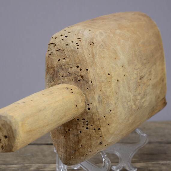 4. 手彫りの木製穀物スクープ：アンティークで素朴な農家風インテリア