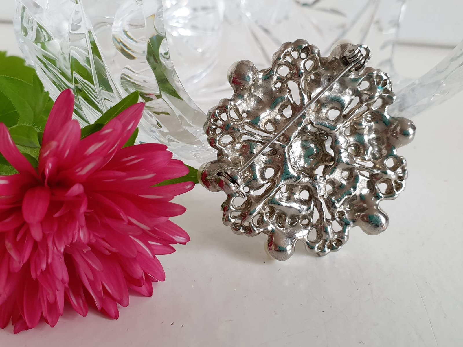 Spilla Fiore In Metallo Con Strass E Perle | Vintage Rotondo Per Abbigliamento - 3