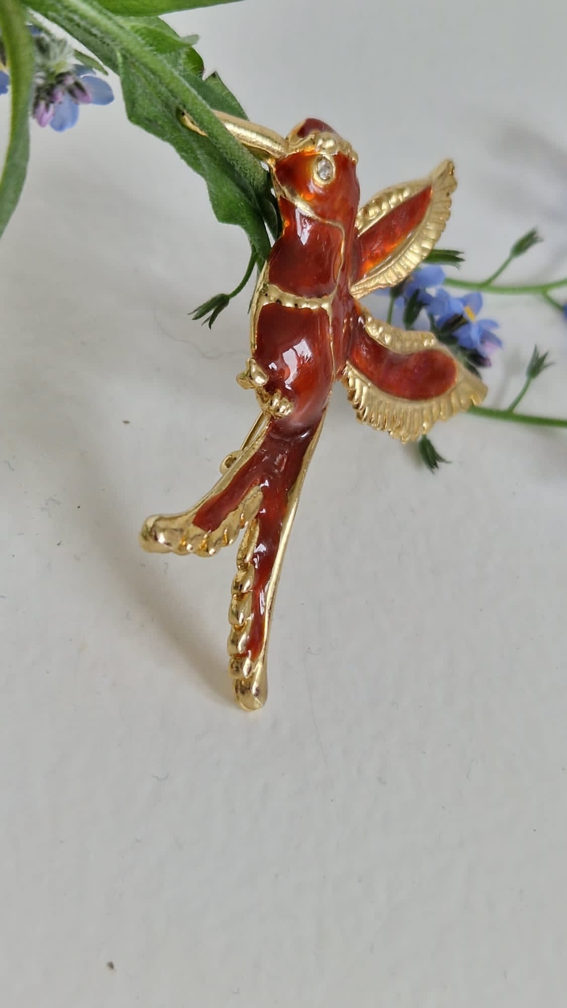 Broche Ancienne Colibri En Métal Doré Et émaillé Rouge - Bijou Vintage Oiseau - Occasion
