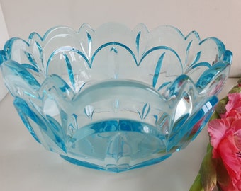 Vintage schwere geschliffene Glas Aqua Blue Obst, Trifle Schale, Mid Century gepresstes Glas, Depression Glas