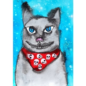 Puede incluir: Una pintura de acuarela de un gato gris con ojos azules y una amplia sonrisa de dientes. El gato lleva una bandana roja con diseños de calaveras blancas.
