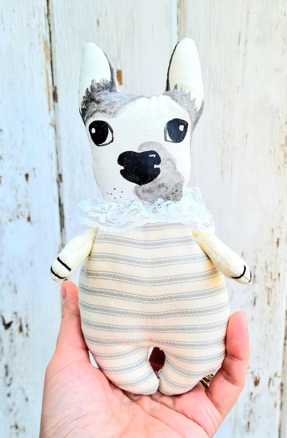 海外　ハンドメイド　アートドール　犬　ぬいぐるみ 手作りフレンチブルドッグアートドール：ユニークな布製
