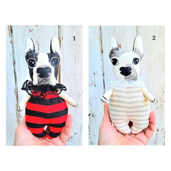 海外　ハンドメイド　アートドール　犬　ぬいぐるみ 手作りフレンチブルドッグアートドール：ユニークな布製ぬいぐるみ犬
