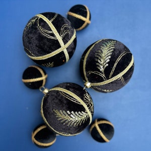 Decorazioni Diwali / Palline fatte a mano / Ornamento per albero di Natale / Sostenibile / Riutilizzo / Palline di velluto nero