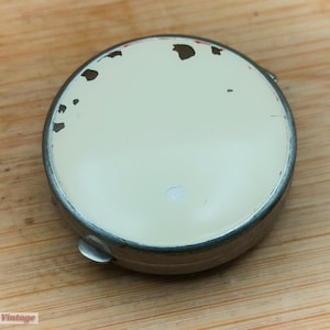 Tiny minimalist white and silver-Vintage Make Up/Powder Compact/pill box-0gr