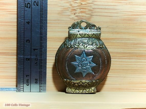Brass and Copper Medal Shaped Vintage Locket/Pend… - image 7