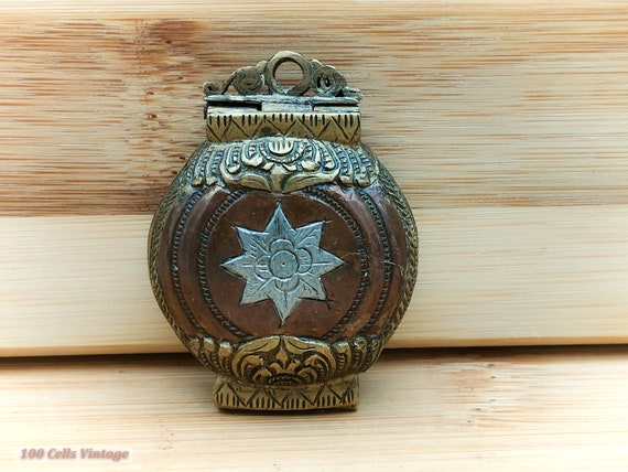 Brass and Copper Medal Shaped Vintage Locket/Pend… - image 3