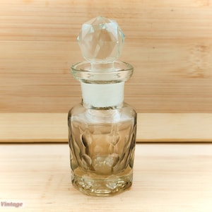 Small Beige Glass 9cm-Vintage Collectable Perfume/Scent Bottle-cd