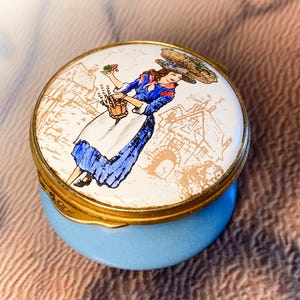 Blue flower girl Toy Spencer Kenning Enamel-5cm-vintage pill/trinket box-0t