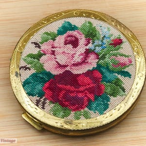 Floral rose needlepoint pink red gold-Vintage Make Up/Powder Mirror Compact-1in , vintage compact, handheld mirror, vintage vanity