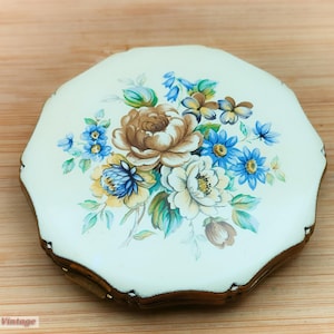 Kigu White Floral-Vintage Make Up/Powder Compact-0vi, compact mirror, vintage compact, handheld mirror, vintage vanity