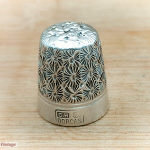 Dorcas Charles Horner CH 7 Silver  tone metal Vintage Thimble-203