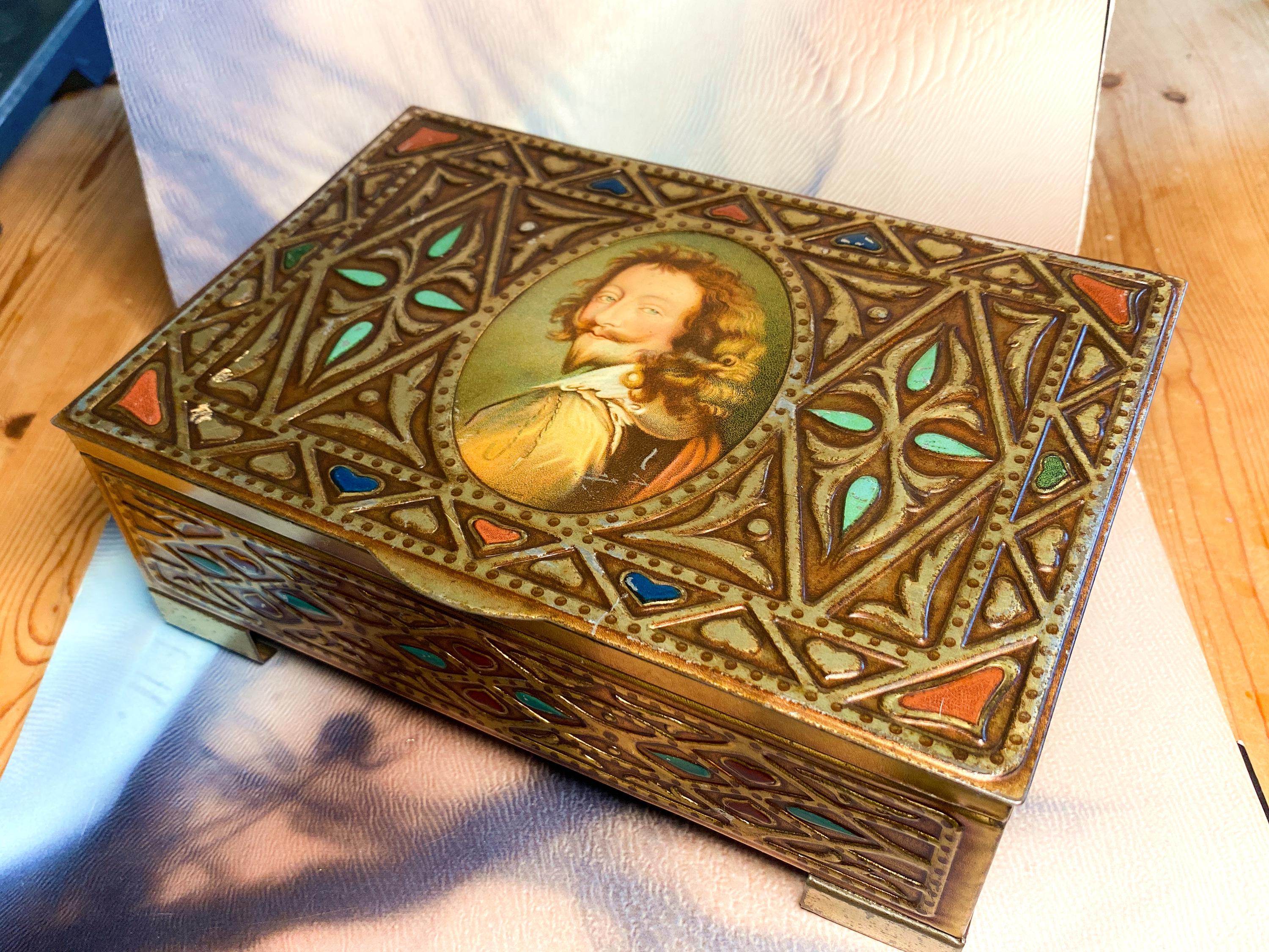 Antique biscuit tin - Etsy 日本