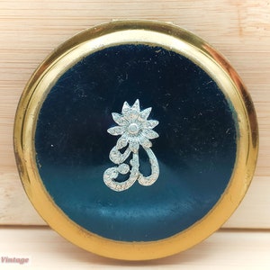 Polvos compactos vintage para damas con diseño floral y joyas en azul metalizado - 1vi, espejo compacto, espejo vintage, espejo de mano, espejo de tocador vintage