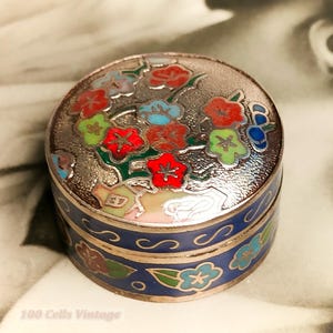Round blue and silver floral Asian cloisonne-3.5cm-vintage pill box-205-keepsake box, jewelry box, trinket box, treasure box