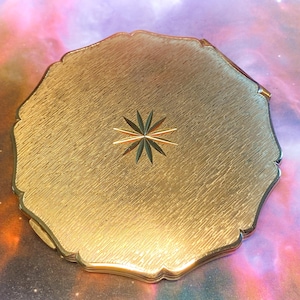 Stratton Queen gold tone star vintage powder compact: Makeup Mirror-0m