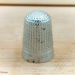 Mildly worn/distressed Sterling Silver Vintage Thimble-203