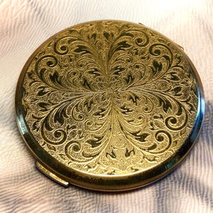 Stratton rococo-patroon goudkleurig vintage poeder compact: make-upspiegel-01