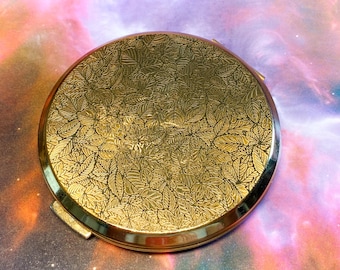 Polvos compactos Stratton vintage con estampado de hojas en tono dorado: Espejo de maquillaje - 0 m