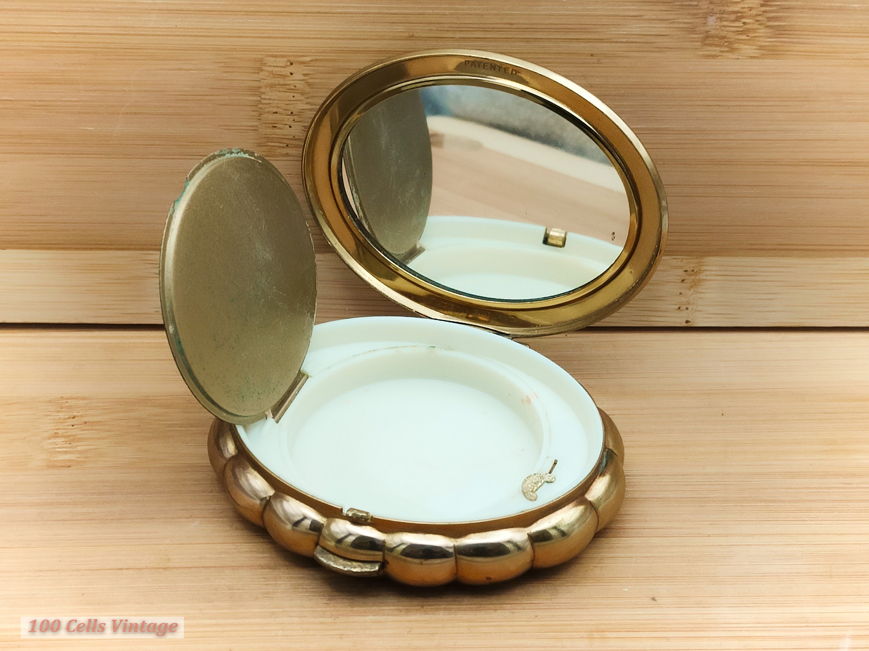 Kigu Oval With Diamantes and Patina-vintage Ladies Powder