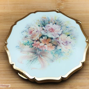 Stratton White Floral Bouquet-Vintage Ladies Powder Compact -0pi, compact mirror, vintage compact, handheld mirror, vintage vanity