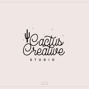 Logo prefabbricato. Logo disegnato a mano, logo Cactus. Logo del deserto. Logo Hipster. Logo Avventura. Boho Logo