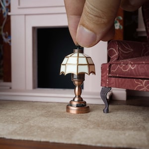 1:12 Puppenhaus Miniatur Klassische Batterie LED Tischlampe