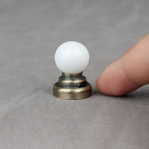 Maßstab 1:12 Puppenhaus Licht, batteriebetriebene Led Metall Basis Glasschirm