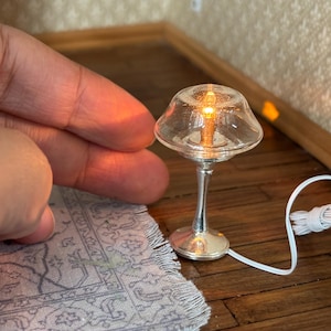 1:12 Scale  Dollhouse Miniature 12 Volt Wired Accent Glass Shade Table Lamp