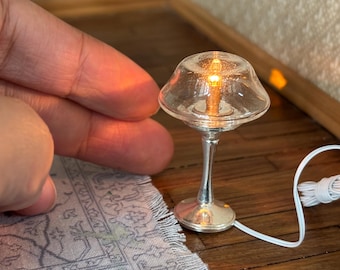 1:12 Skala Puppenhaus Miniatur 12 Volt Wired Akzent Glasschirm Tischlampe