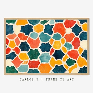 Op de afbeelding: Abstracte geometrische kunstprint met een mozaïekpatroon in tinten rood, oranje, geel, blauw en groen. De print is ingelijst in een licht houten lijst.