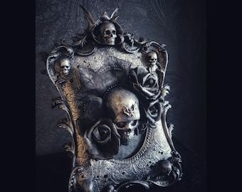 Wall decor frame "MEMENTO MORI“ roses skulls bones batwings bats black silver Gothic Home Decor