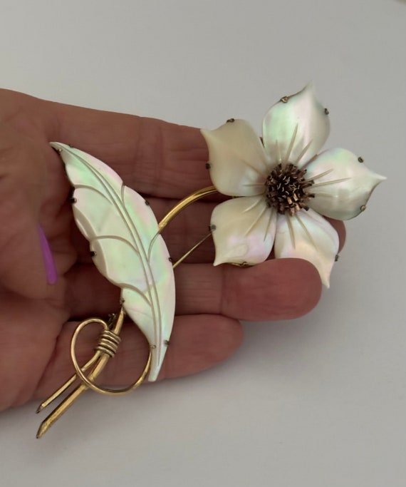 Gorgeous Ocean Treasures Mother of Pearl Flower B… - image 2