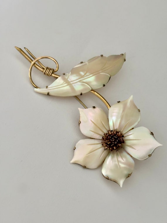 Gorgeous Ocean Treasures Mother of Pearl Flower Br