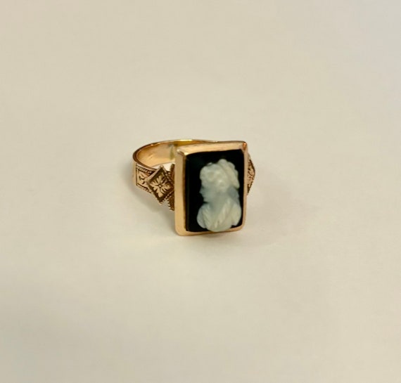 Victorian Black and White Cameo Ring - image 7