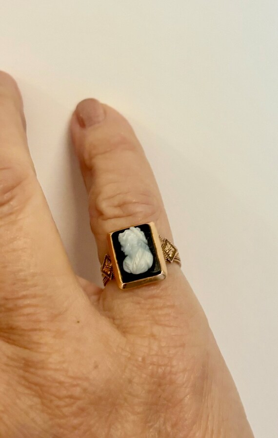 Victorian Black and White Cameo Ring - image 3