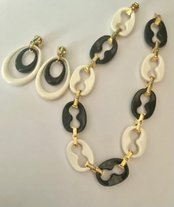 Iconic Lucite Mariner Necklace and Earring Suite - image 5