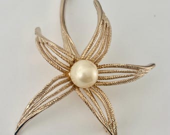 Vtg Kramer Gold Lily Flower Pearl  Brooch Pin Signed