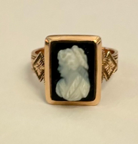 Victorian Black and White Cameo Ring - image 2