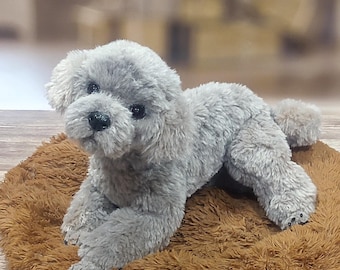 リアルなプードルのぬいぐるみ：顎が動く手作りのポーズ可能な犬（50