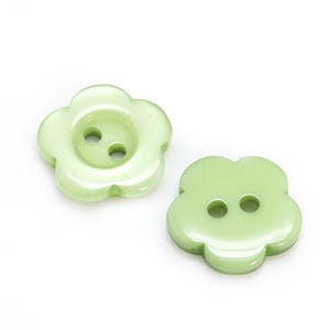 Resin Buttons Pale Green Flower 15mm 2-Hole Pack Of 20