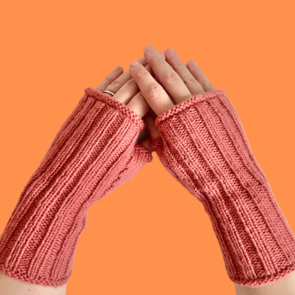 Slim Fit Wristwarmers, knitting pattern (pdf download), dk yarn knitted ribbed wristwarmers