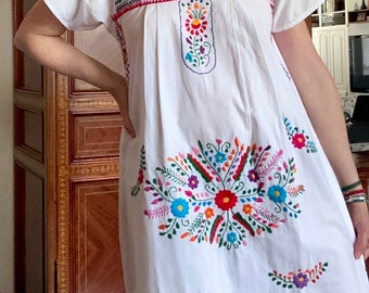 Mexican hand embroidered dress, White Mexican dress, Mexican cotton dress, peasant mexican dress, Fiesta party dress, Resortwear, beachwear