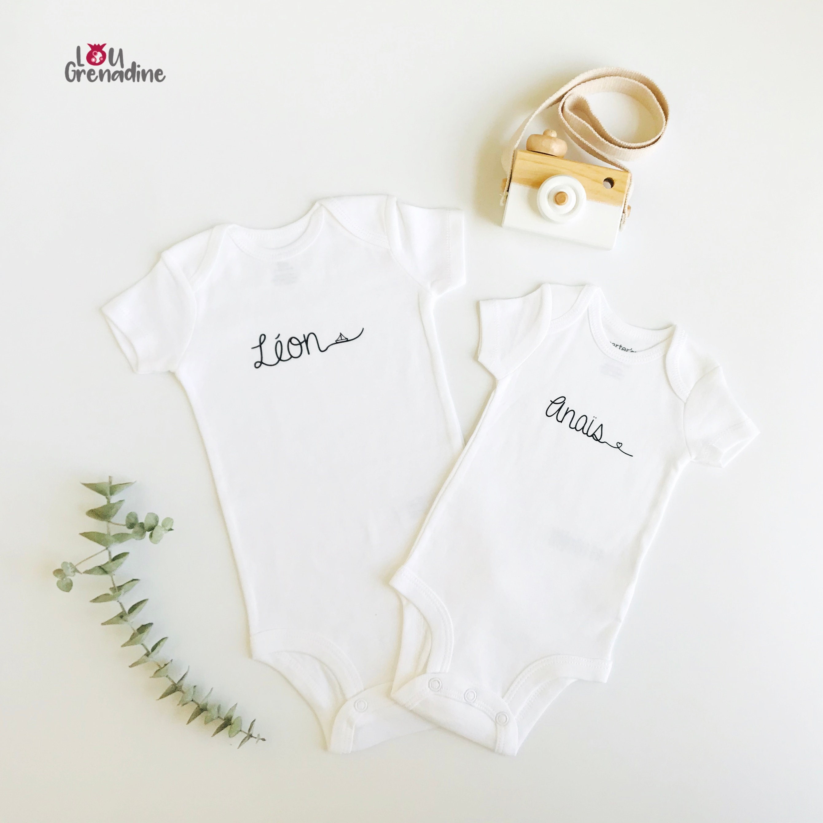 Personalized bodysuit with name, bodysuit for a reveal pregnancy, diaper shirt with baby&#39;s first name, baby shower gift, custom creeper name for sale  