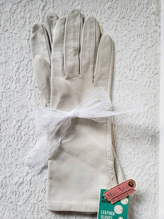 1960s Vintage White Cream Driving Gloves - Miss A… - image 2