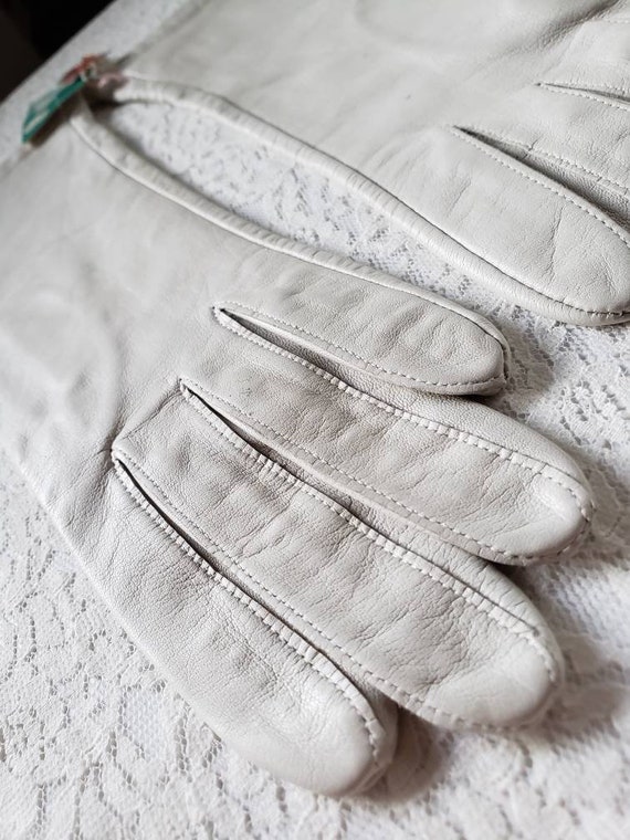 1960s Vintage White Cream Driving Gloves - Miss A… - image 8