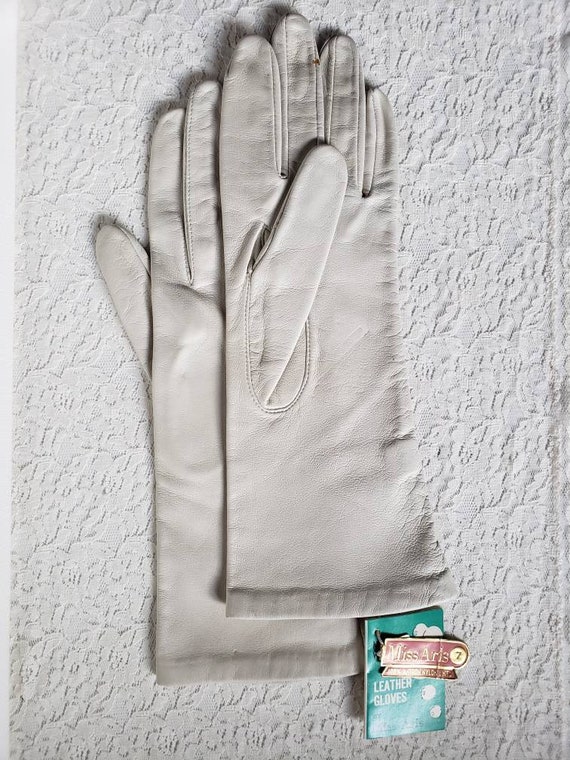 1960s Vintage White Cream Driving Gloves - Miss A… - image 3