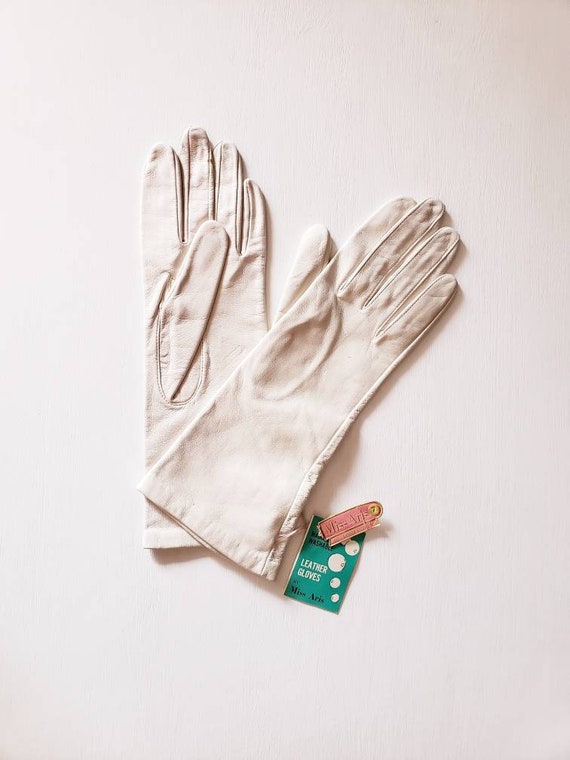 1960s Vintage White Cream Driving Gloves - Miss A… - image 1