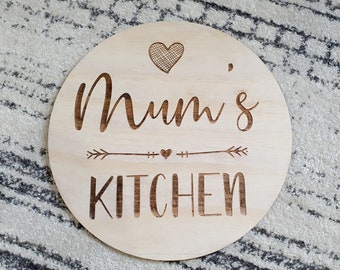 Personalised Round Engraved Name Plaque / Custom Mother's Day Name Plaque / Mother's Day Room Plaque Design / Custom Wooden Engraved Board