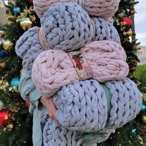Chunky Knit Blanket made with knitted yarn